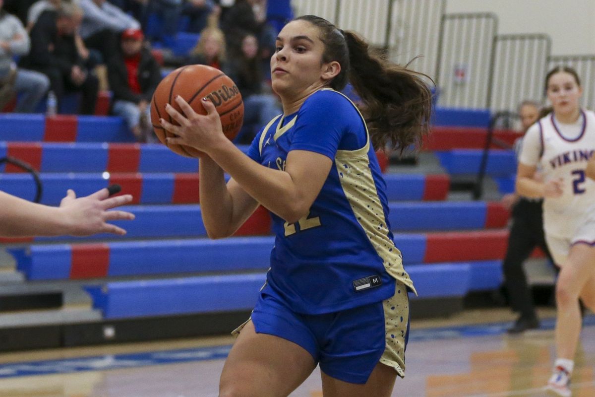 Deer Park sophomore guard Ashlan Bryant, who scored 27 points, drives to the hoop against Coeur d’Alene on Thursday during a 75-56 win.  (Cheryl Nichols)
