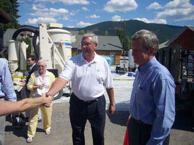 
EPA Administrator Stephen Johnson, left, meets residents of Libby, Mont., Monday. Johnson was asked to visit Libby by Sen. Max Baucus, D-Mont., at right. 
 (James Hagengruber / The Spokesman-Review)