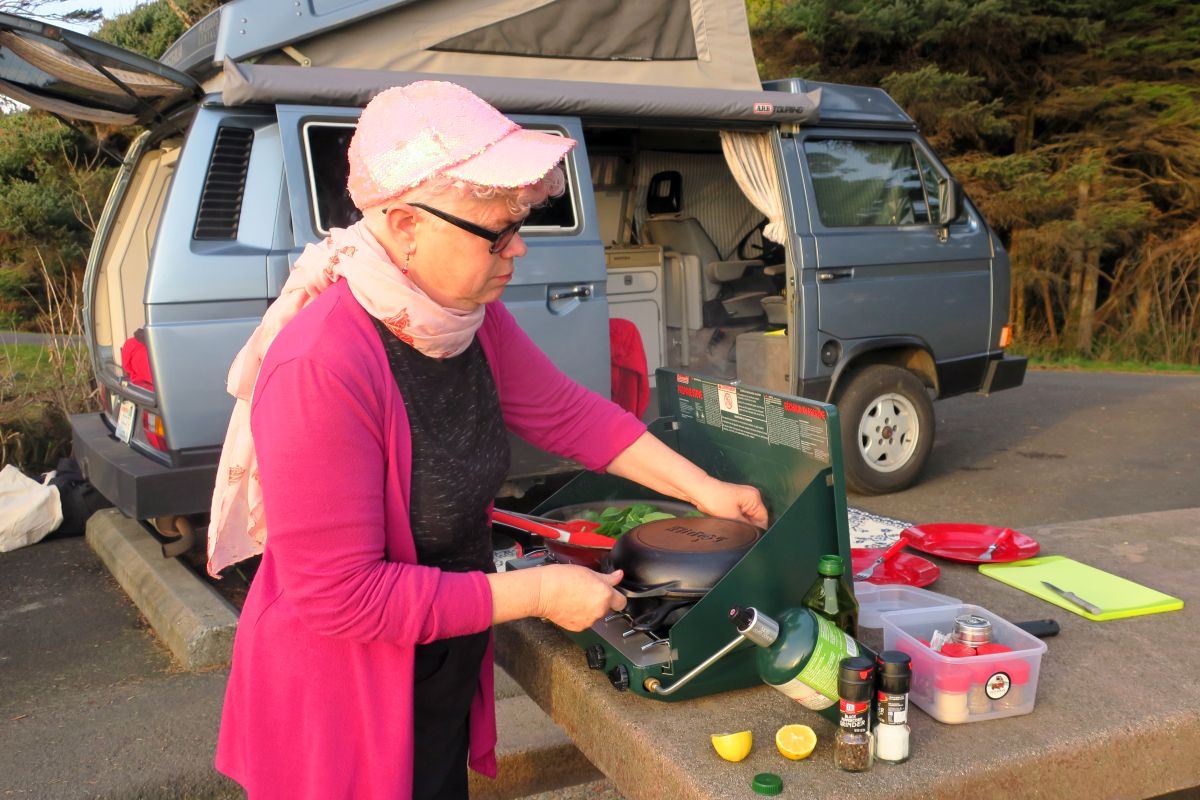 Camping in the Coleman: Gear Review: Coleman Camp Oven