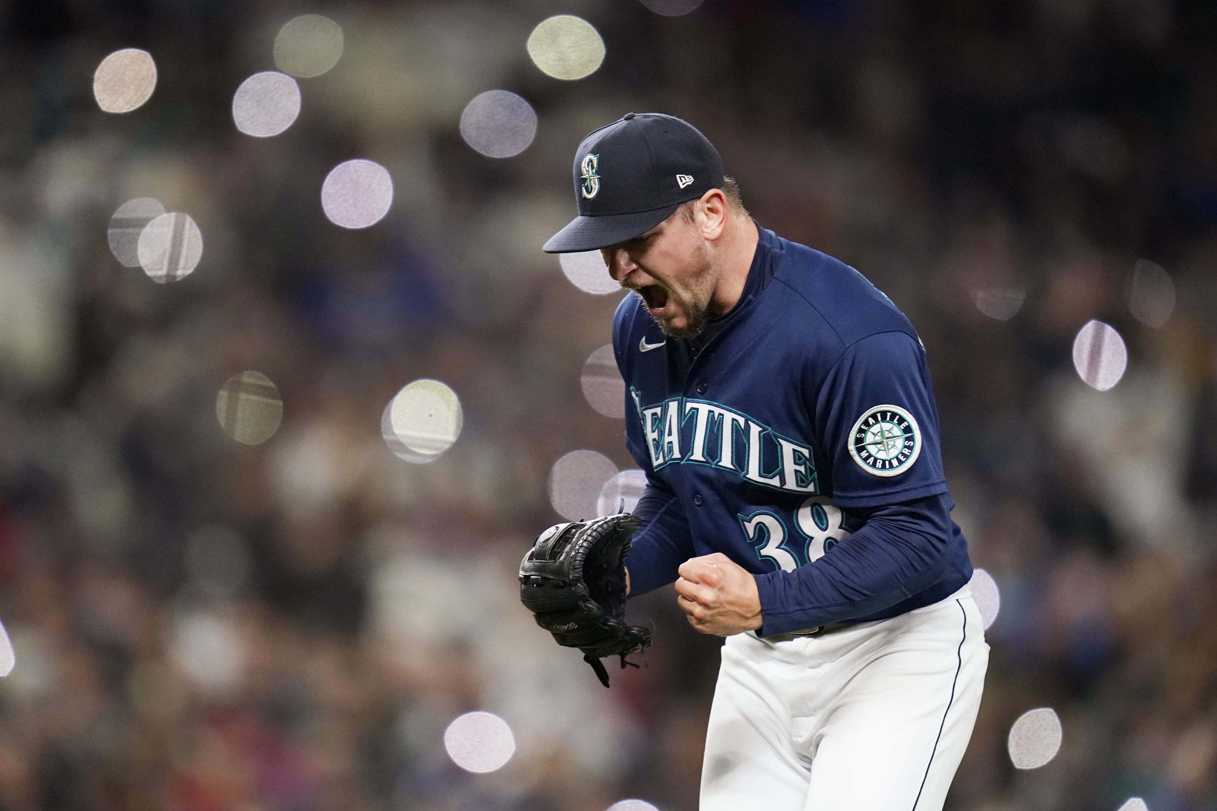 Haniger lifts Mariners over Guardians in extra innings