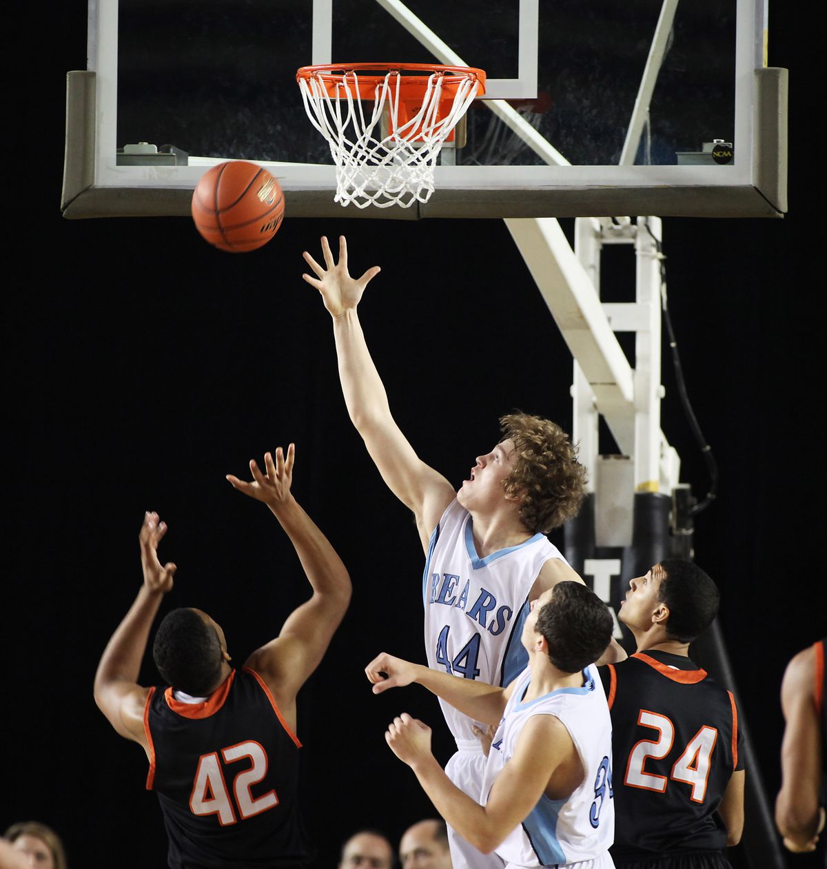 Central Valley’s Anthony Brommer attempts to block the shot of Davis’ Levonte Allen during Saturday’s title game. (Patrick Hagerty)