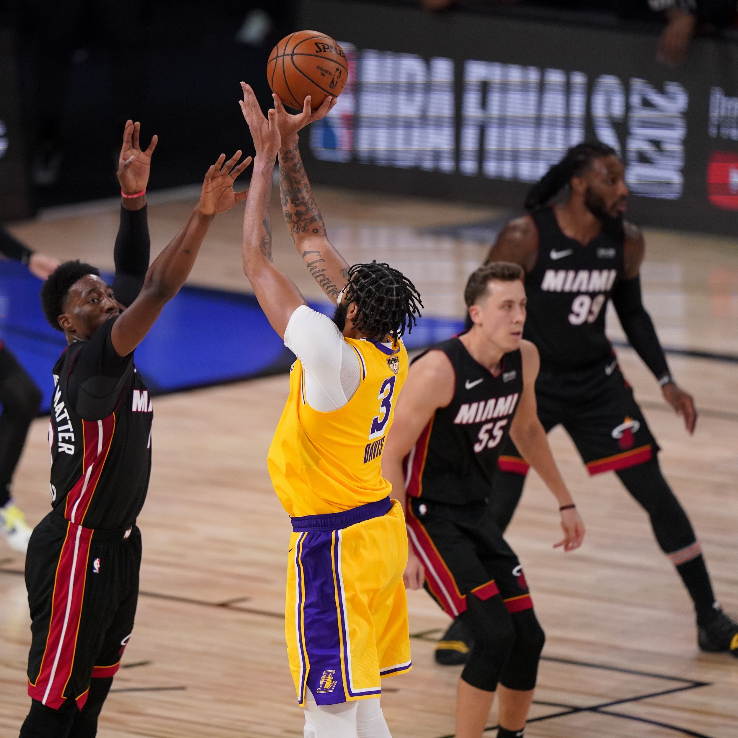 How the Lakers Beat the Heat in Game 1 of the NBA Finals - The New