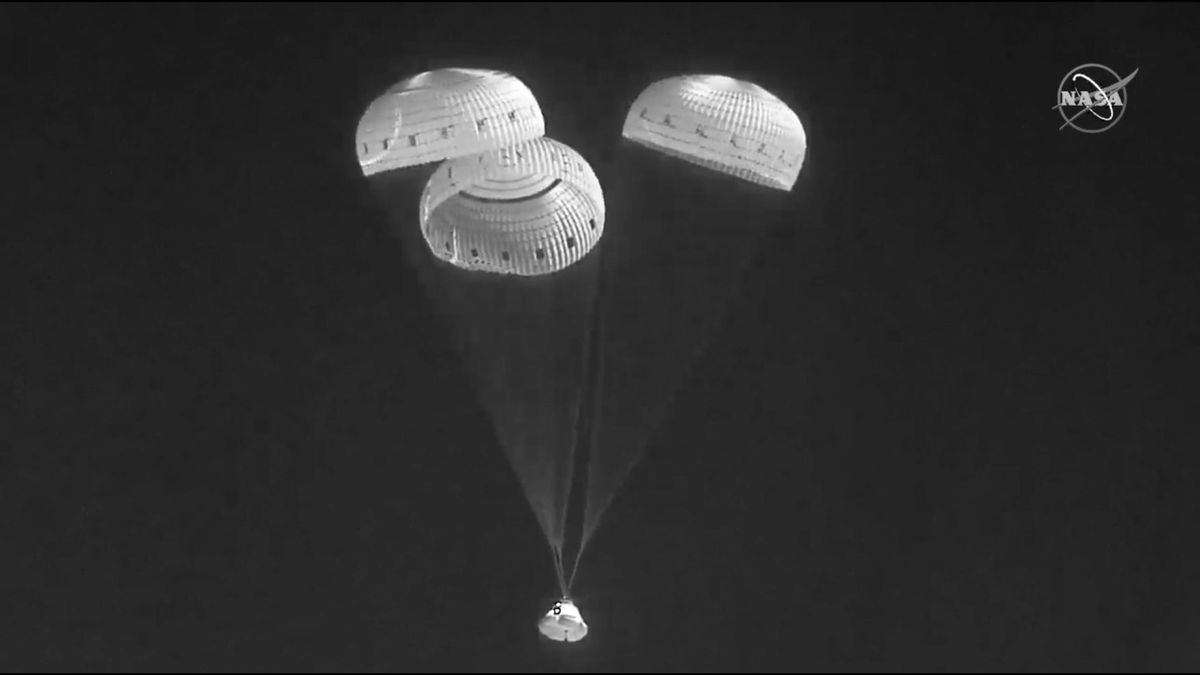 In this infrared image from video, the Boeing Starliner capsule uses parachutes Wednesday as it descends to land at the White Sands Missile Range in New Mexico.  (HOGP)