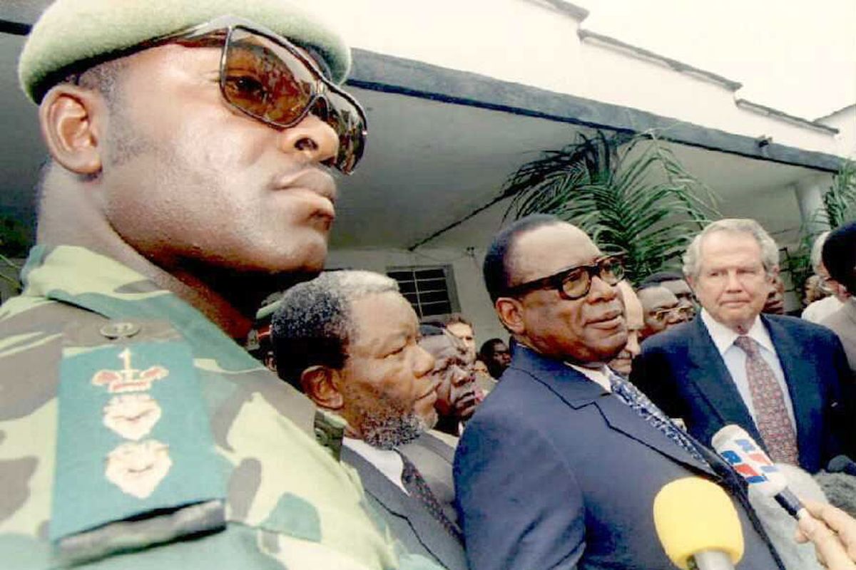 Zairean President Mobutu Sese Seko (3rd L), under heavy security talks to the press on May 17, 1995, in the capital of Kinshasa as US evangelical minister Pat Robertson (R) looks on. Robertson brought medical supplies for use in the control of the deadly Ebola virus to Zaire.    (CORINNE DUFKA/Getty Images North America/TNS)