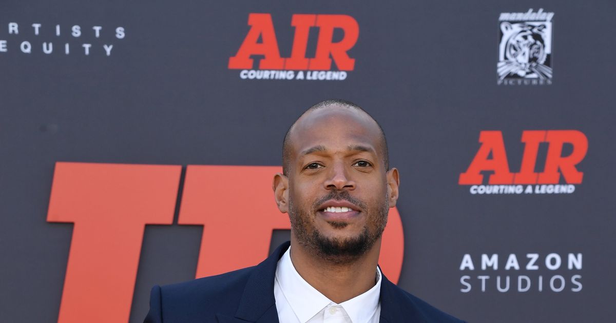 Marlon Wayans gets kicked off United Airlines flight and demands apologies