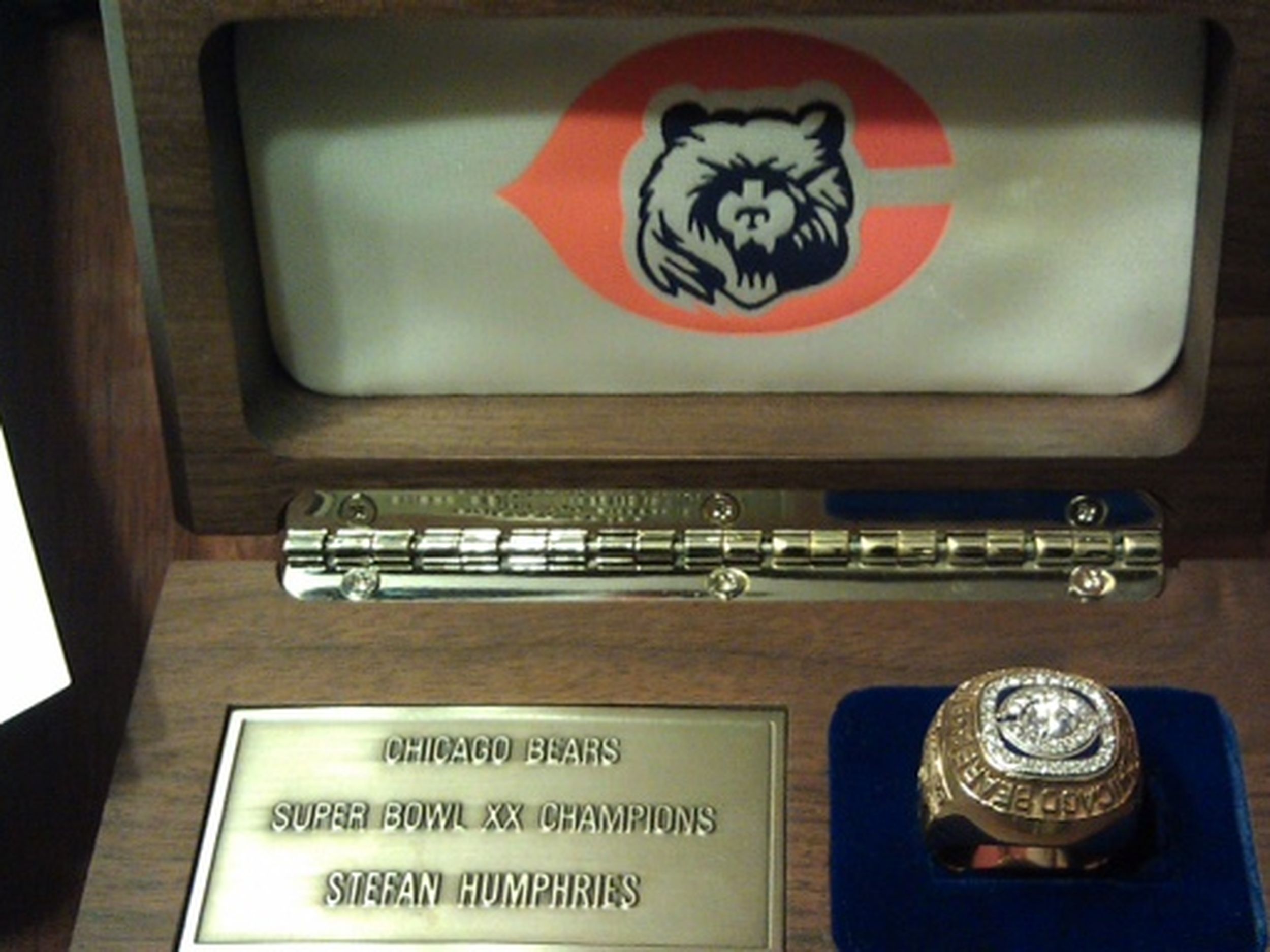 Ex-Chicago Bear hopes for return of championship memorabilia