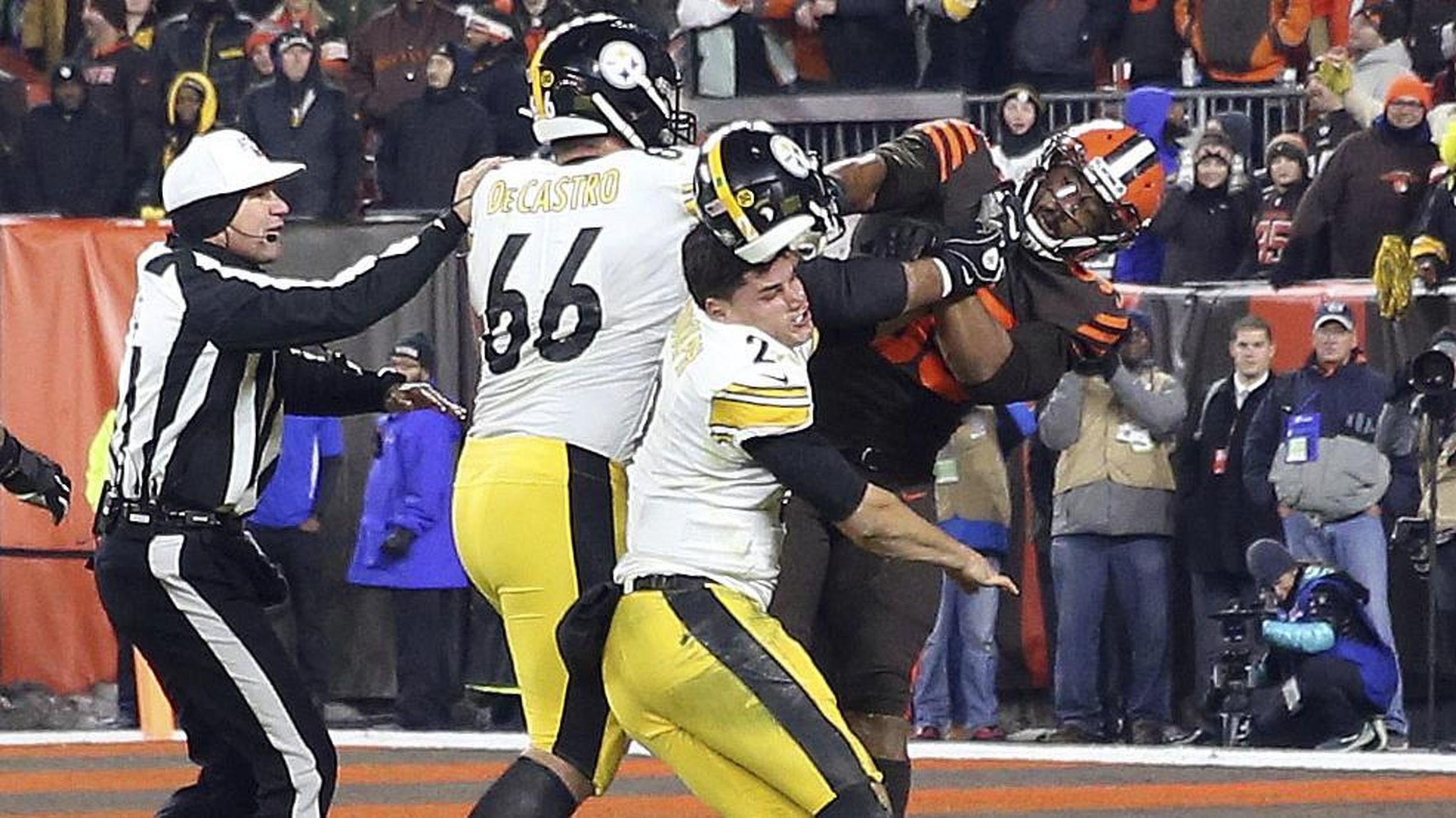 Maurkice Pouncey, Larry Ogunjobi Suspended for Roles in Steelers, Browns  Brawl - Steelers Now