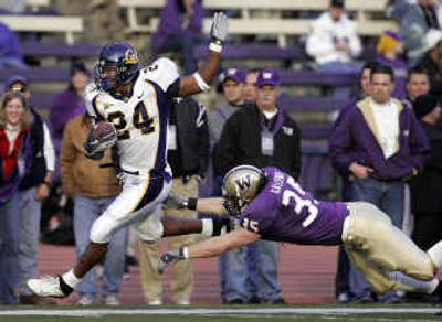 
Cal's Marshawn Lyncy runs for a touchdown as UW's Tim Galloway misses on a tackle attempt. Lynch had 121 yards rushing and scored three touchdowns, one on a reception.
 (Associated Press / The Spokesman-Review)