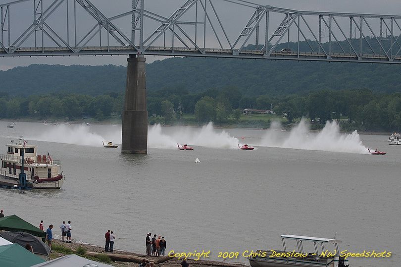 The field gets the 2009 Madison Unlimited Hydroplane event underway. (Photo courtesy of Chris Denslow)