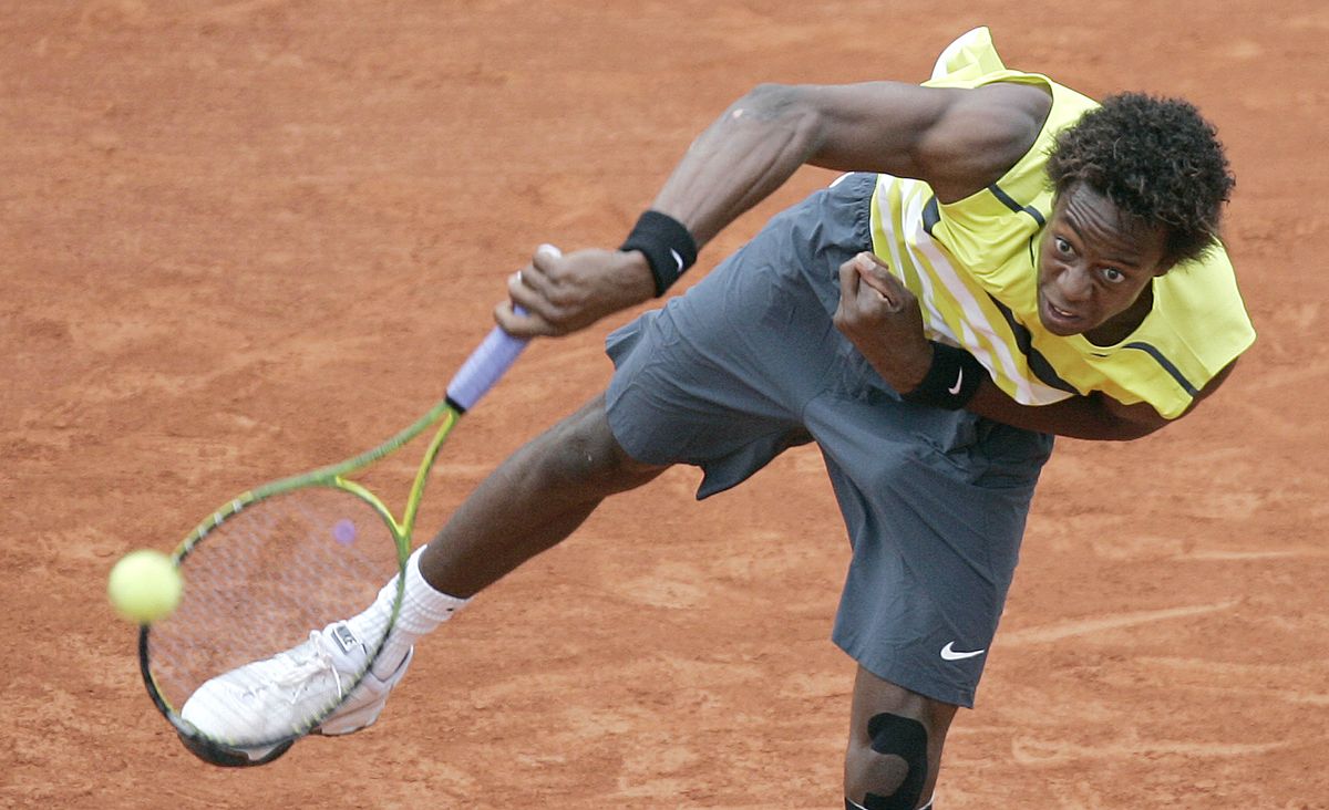 Gael Monfils’ powerful serves accounted for 17 aces in a fourth-round upset of American Andy Roddick at the French Open.  (Associated Press / The Spokesman-Review)