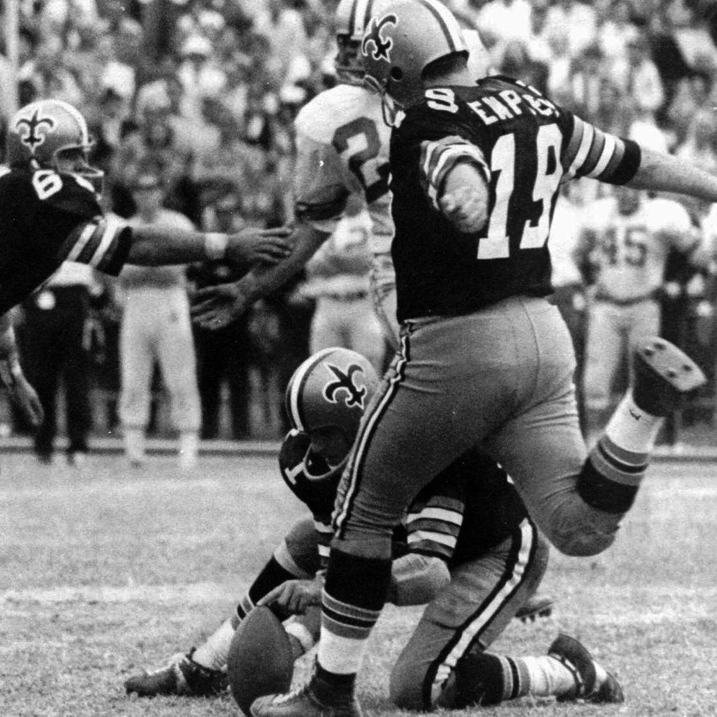 WHME 46 Sports - Former Saints' kicker Tom Dempsey died late Saturday from  coronavirus. He was 73. Dempsey, who played in the NFL despite being born  without toes on his kicking foot