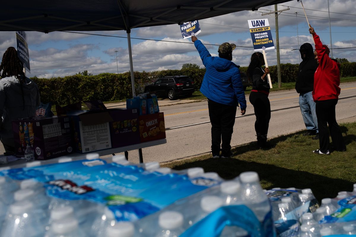 UAW members on a picket line at the Stellantis Toledo Assembly Complex in Ohio on Monday.  (Emily Elconin/Bloomberg)