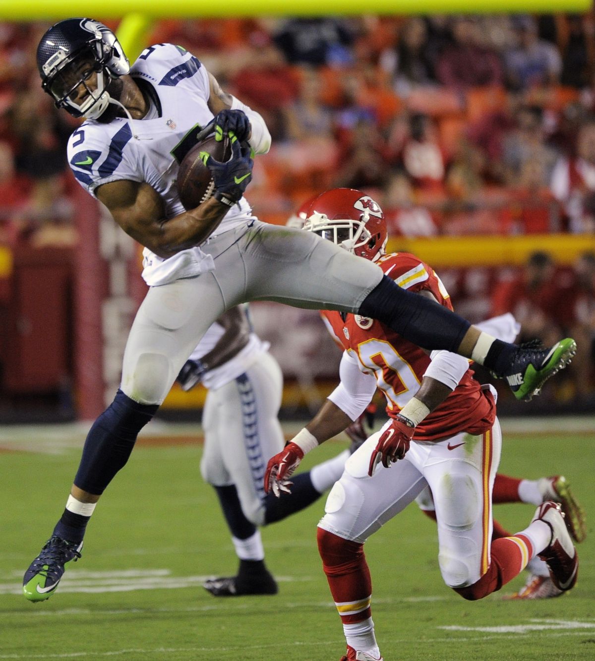 Seattle’s B.J. Daniels makes a catch in front of Chiefs cornerback Steven Nelson. (Associated Press)