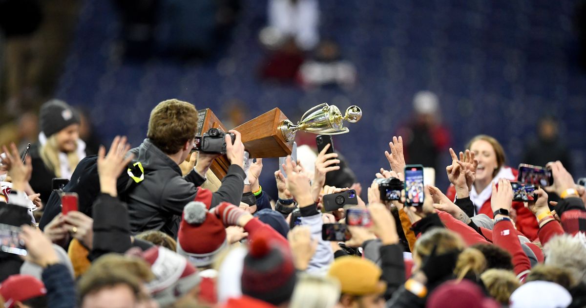 As Conference Realignment Reshapes College Football, Is The Apple Cup ...