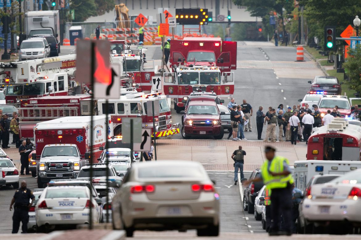 13 dead in Navy Yard Shooting - A picture story at The Spokesman-Review