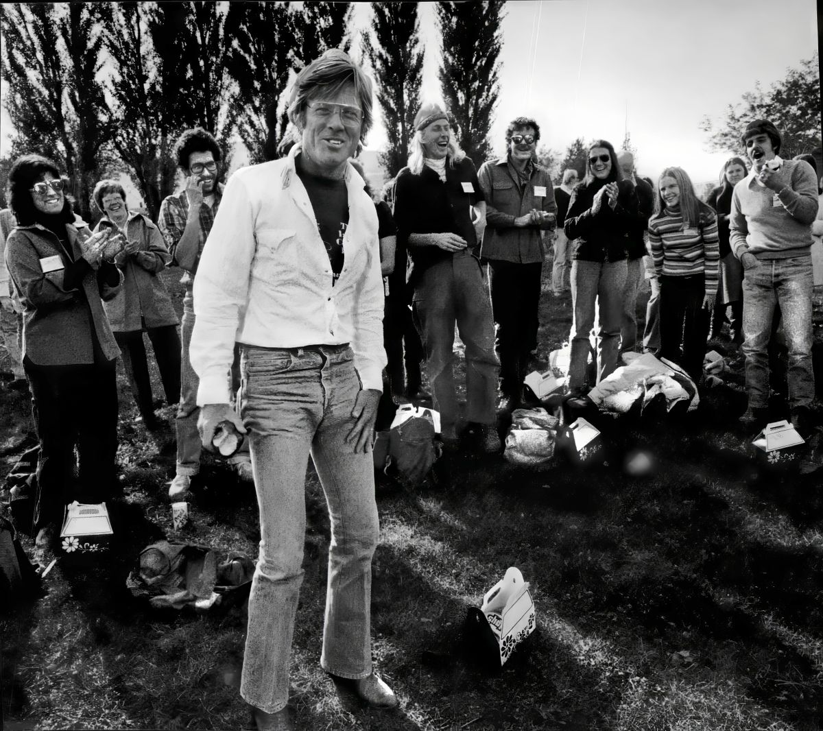 Robert Redford receives a stand ovation from the first class of students attending his Institute for Resource Management during a field trip to the Marmes Rock Shelter south of Washtucna, Wash. in 1982. (The Spokesman-Review photo archive)