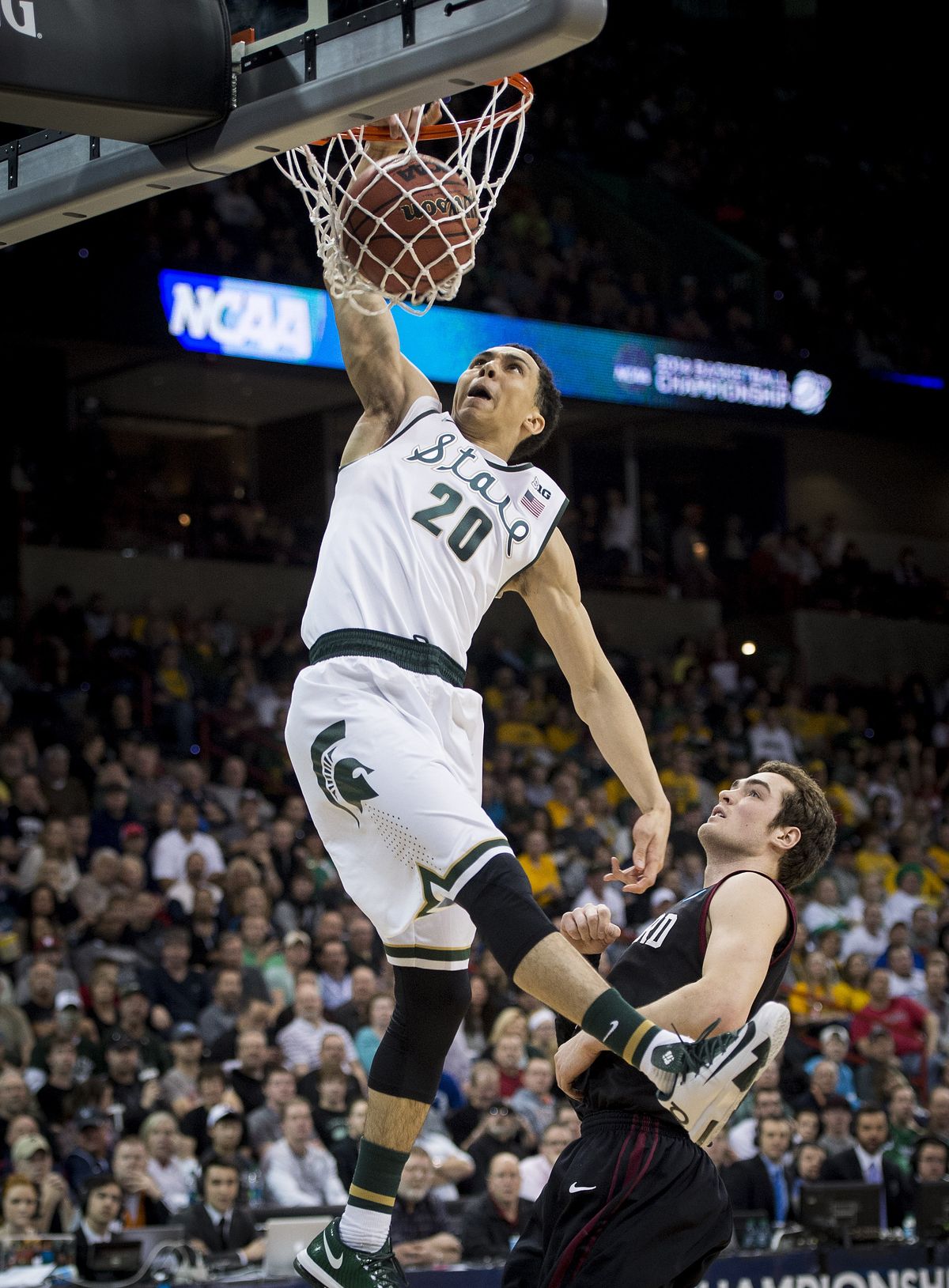 MSU’s Travis Trice dunks over Harvard