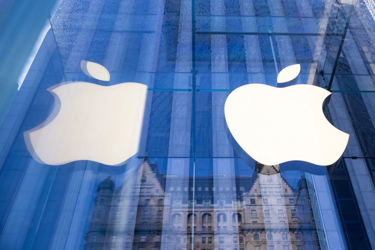 An Apple logo outside a store in New York on Sept. 24, 2021.  (Jeenah Moon/Bloomberg)