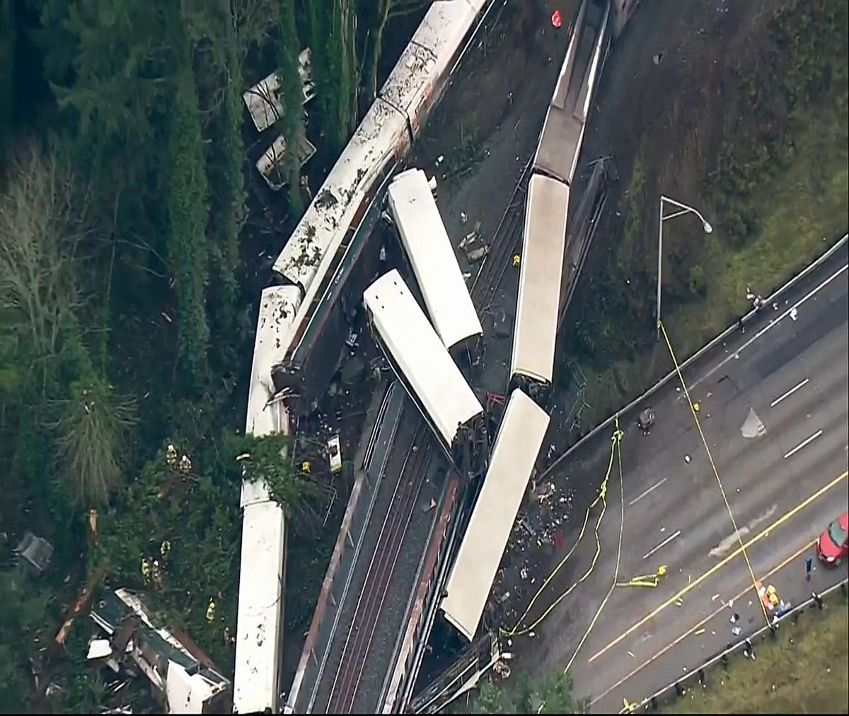 Derailed Amtrak train between Tacoma and Olympia - Dec. 18, 2017 | The ...