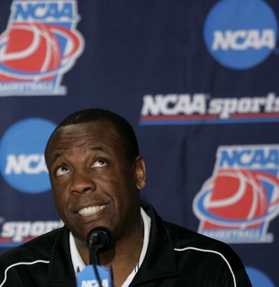 Former Oregon coach Ernie Kent is the new men's basketball coach at Washington State. (Ed Reinke / Associated Press)
