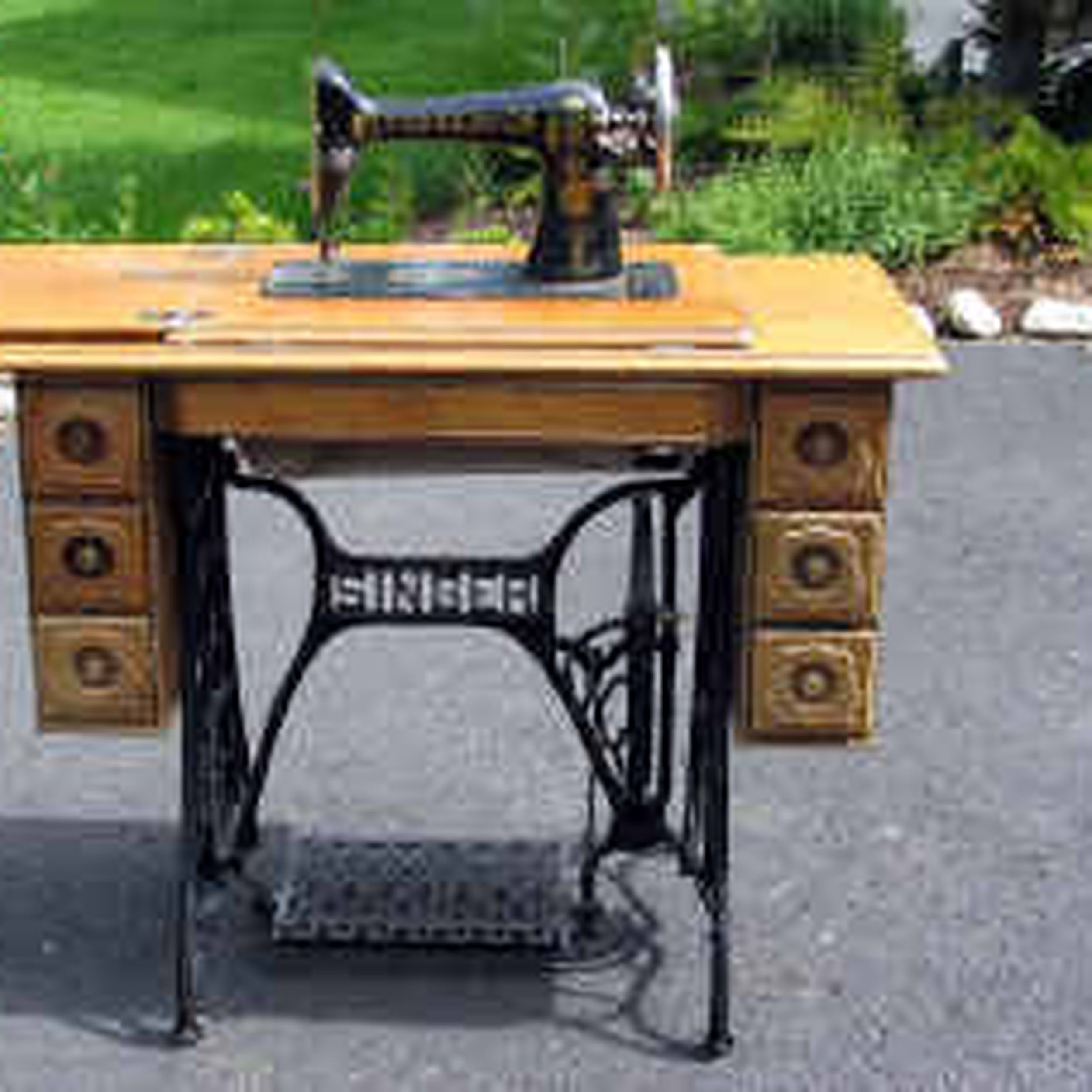Antique Sewing Machine, Furniture Value Of Old Singer Sewing Machine In Wood Cabinet