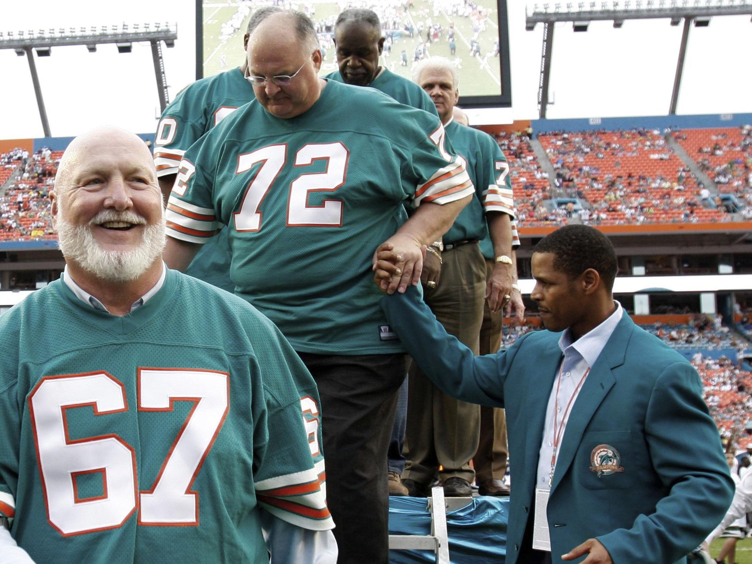 Miami Dolphins great Bob Kuechenberg dies