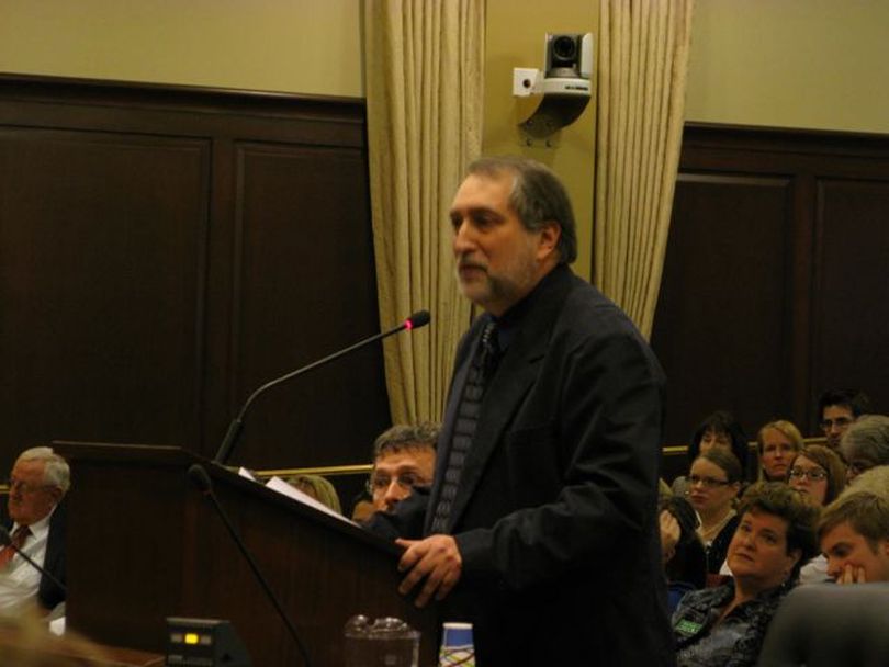 Steve Mendive, AP government teacher at Boise High School, tells the Senate Education Committee on Thursday that his students don't want required online classes; they said it'd be more helpful to offer advanced computer skills in the classroom starting in junior high. (Betsy Russell)