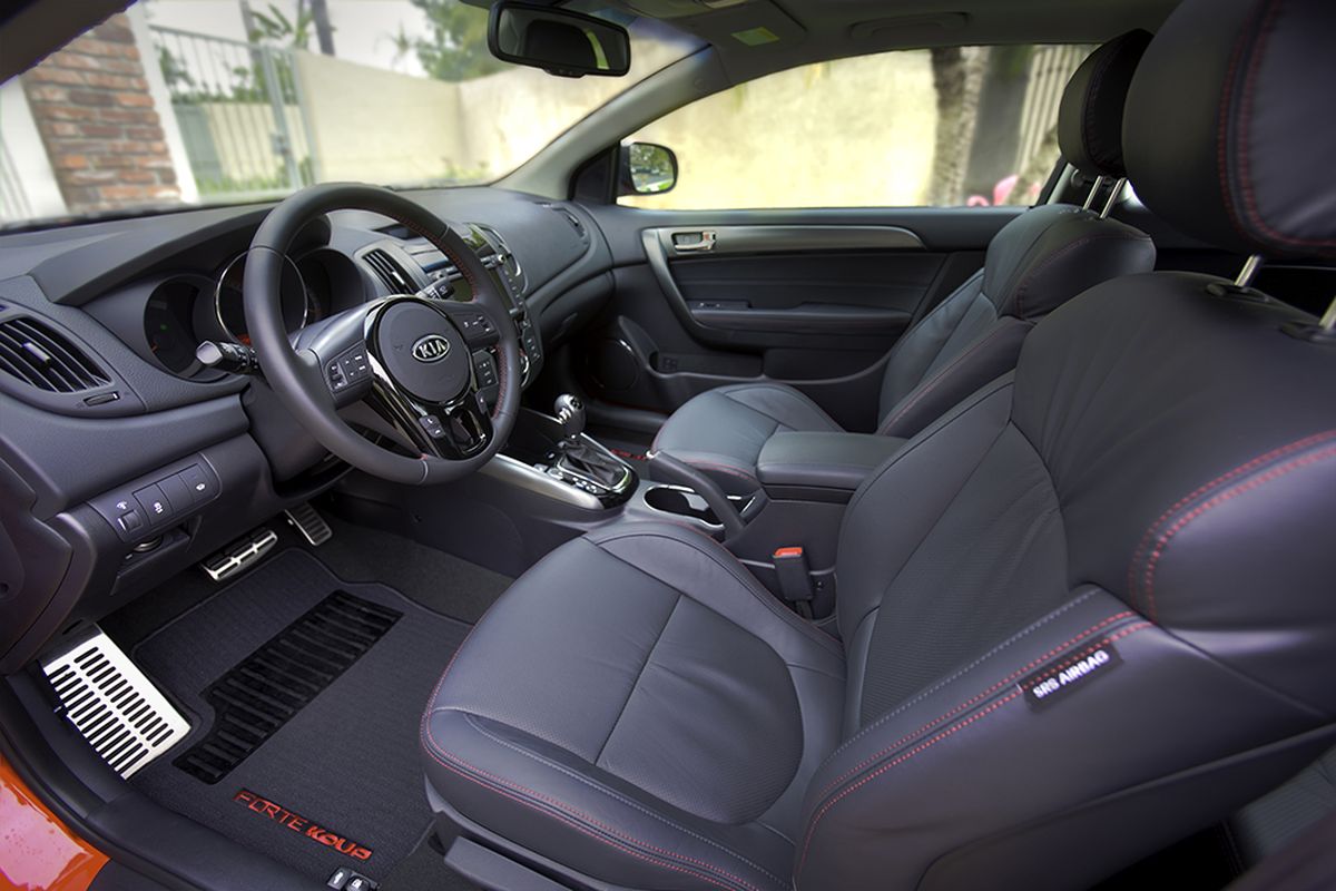 The Koup’s interior is gathered around a set of large and easy-to-read, white-on-black gauges and one of the industry’s user-friendly infotainment touchscreens. Carbon-fiber-look accents and a leather-wrapped steering wheel and shift knob provide the requisite feel of sport. Chrome accents add sparkle (Kia)