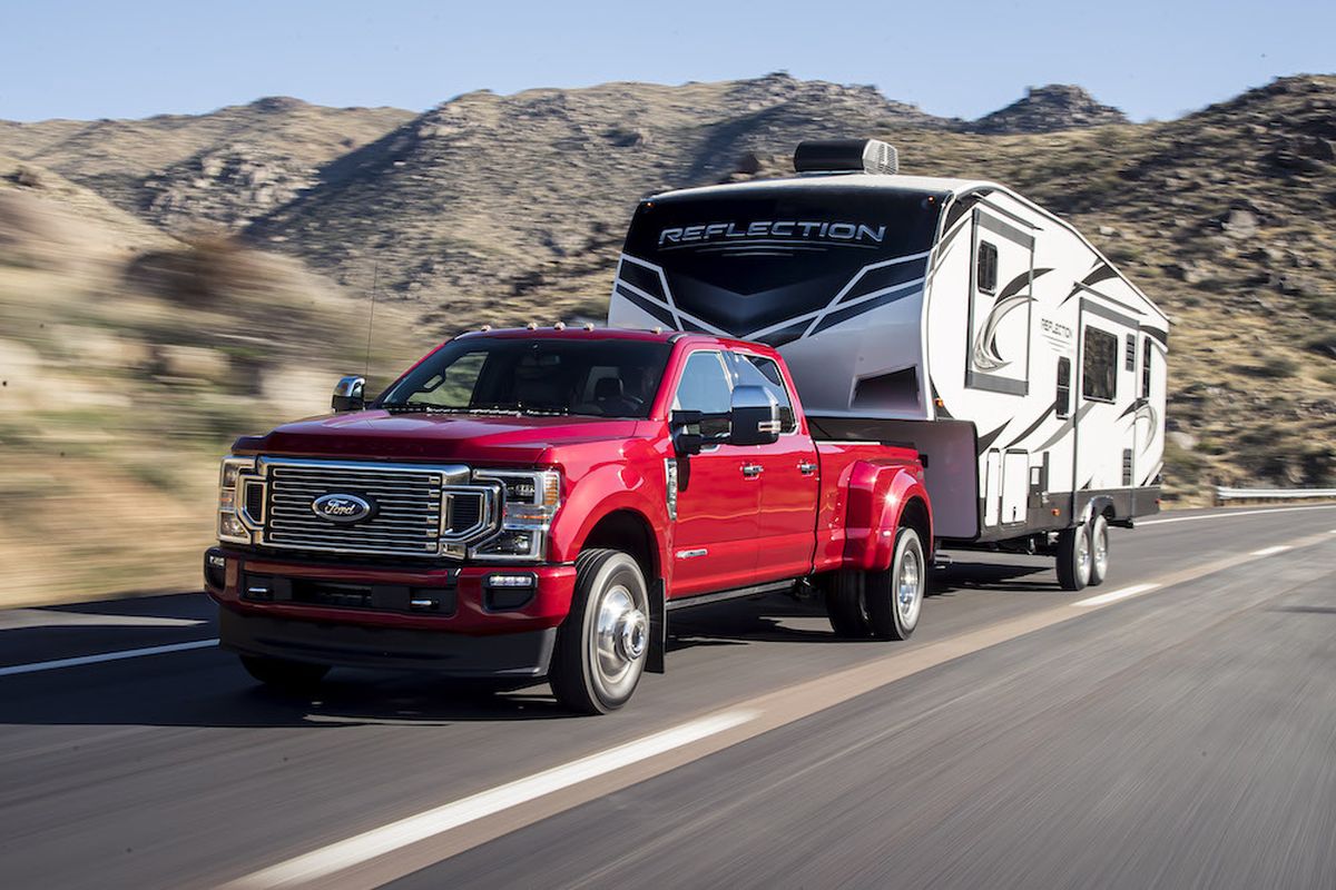 Properly equipped, diesel models can tow as much as a class-leading 37,000 pounds and tote a 7,850-pound payload. (Ford)