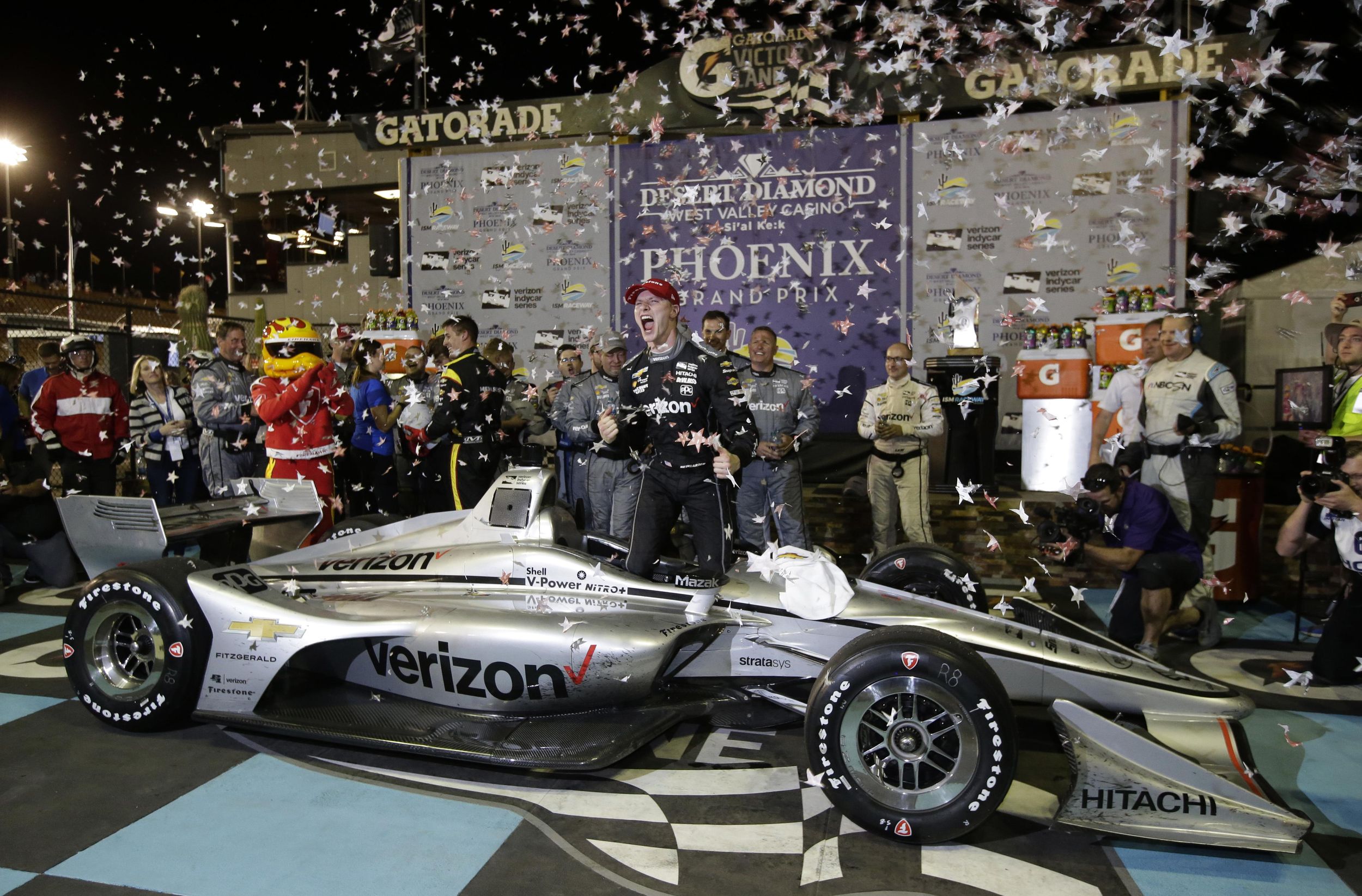 Josef Newgarden wins IndyCar race in Phoenix