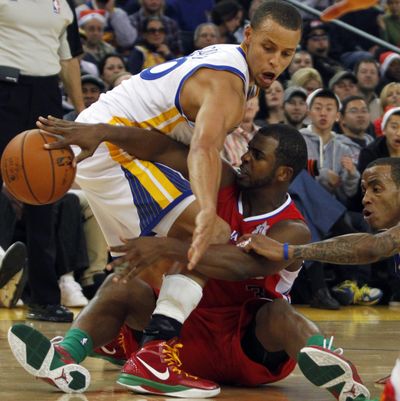 Stephen Curry tallied 21 points and 10 assists to lead Warriors past Bulls.