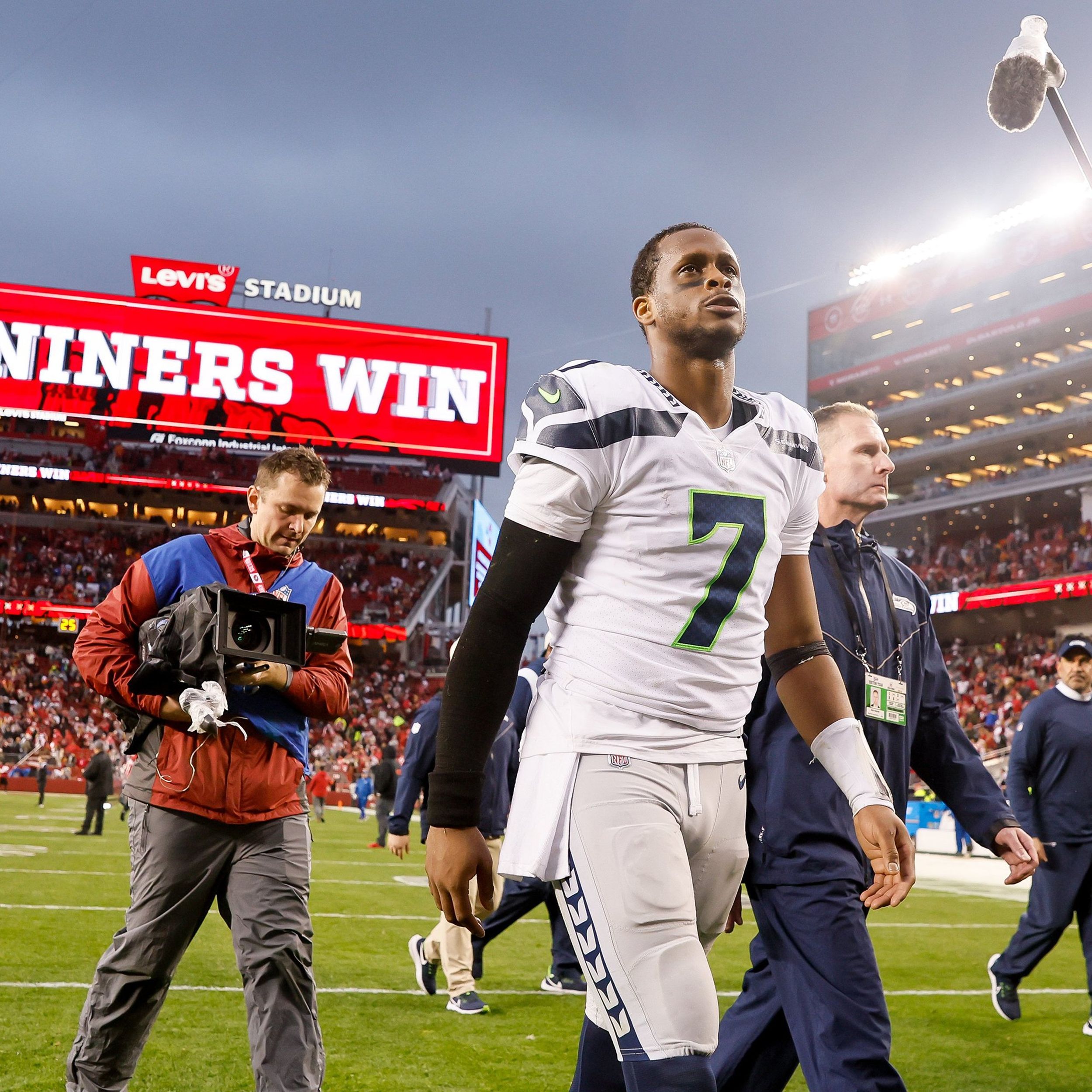 Seahawks QB Geno Smith Named AP Comeback Player Of The Year