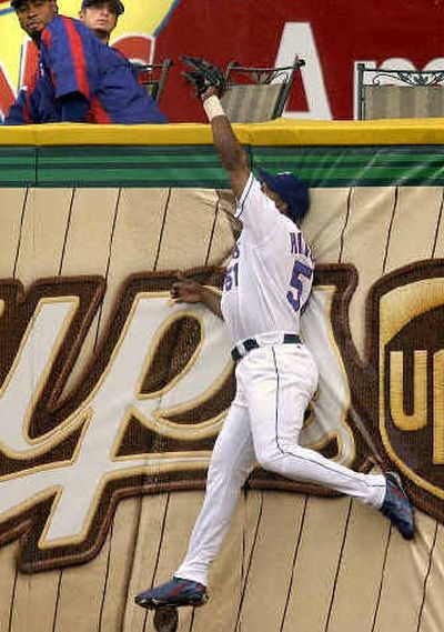 
Texas right fielder Richard Hidalgo robs Seattle's Bret Boone of a home run in the second inning. 
 (Associated Press / The Spokesman-Review)