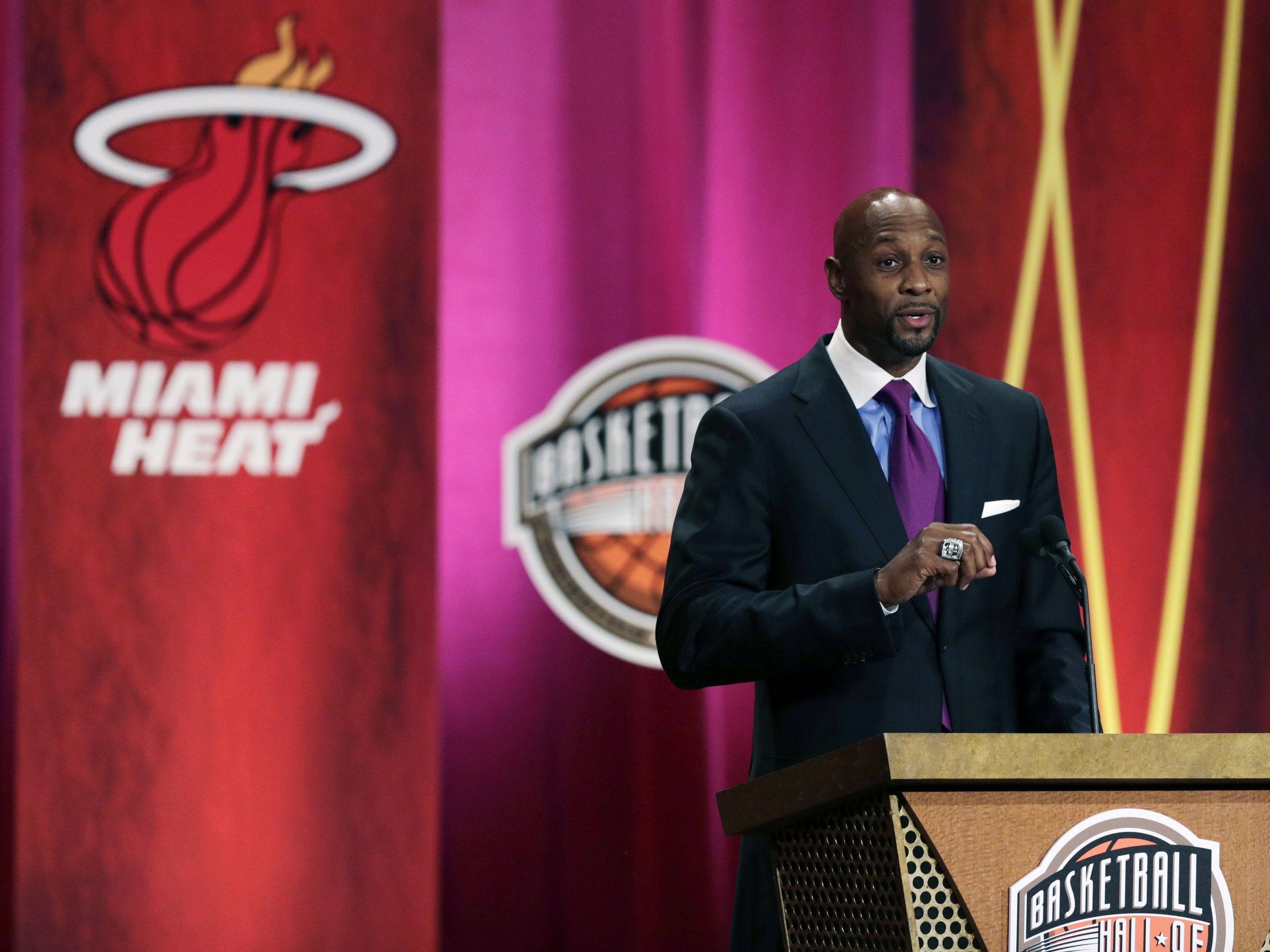 Miami Heat honor Alonzo Mourning