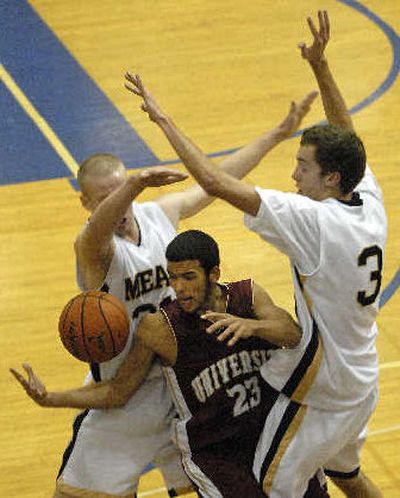 
Mead's Kyle Baird, left, and Brenden Ingebritsen trap Mason Johnson. 
 (Dan Pelle / The Spokesman-Review)