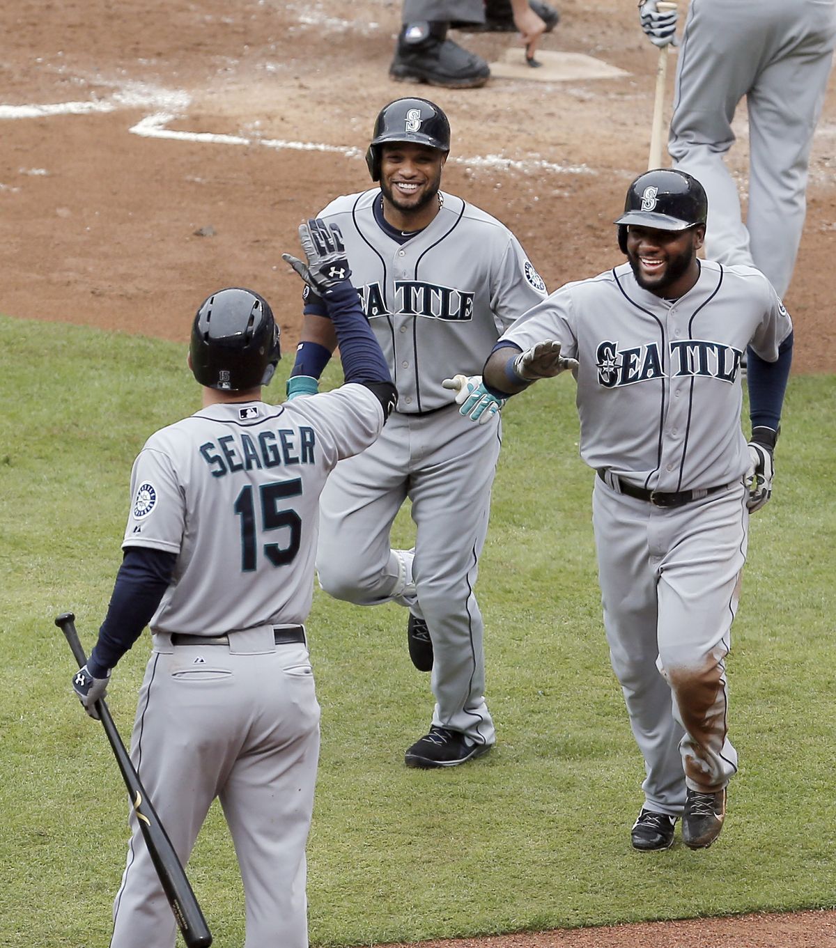 Kyle Seager hits well at Globe Life Park