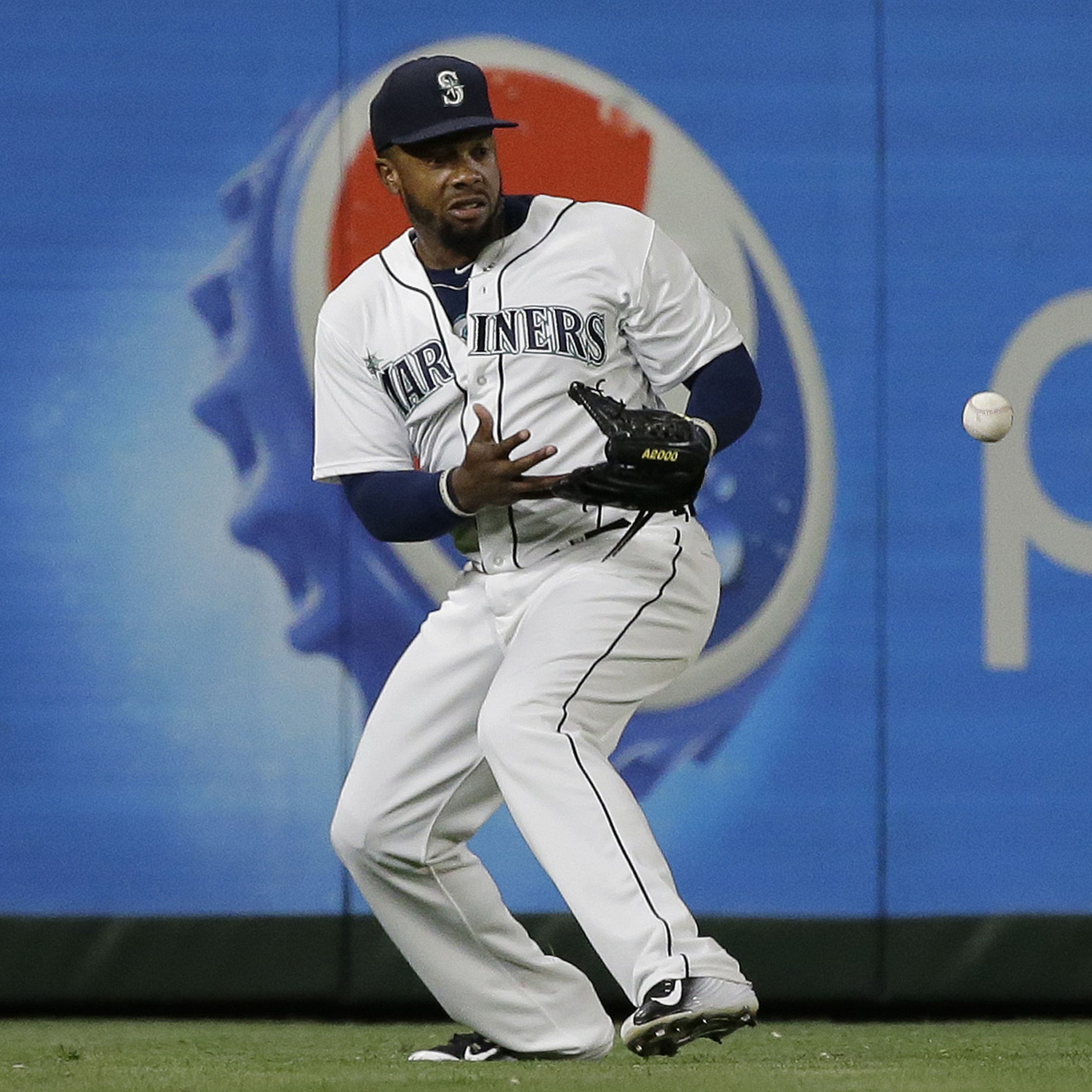 Seattle Mariners' slugger Nelson Cruz sprains ankle, will head to