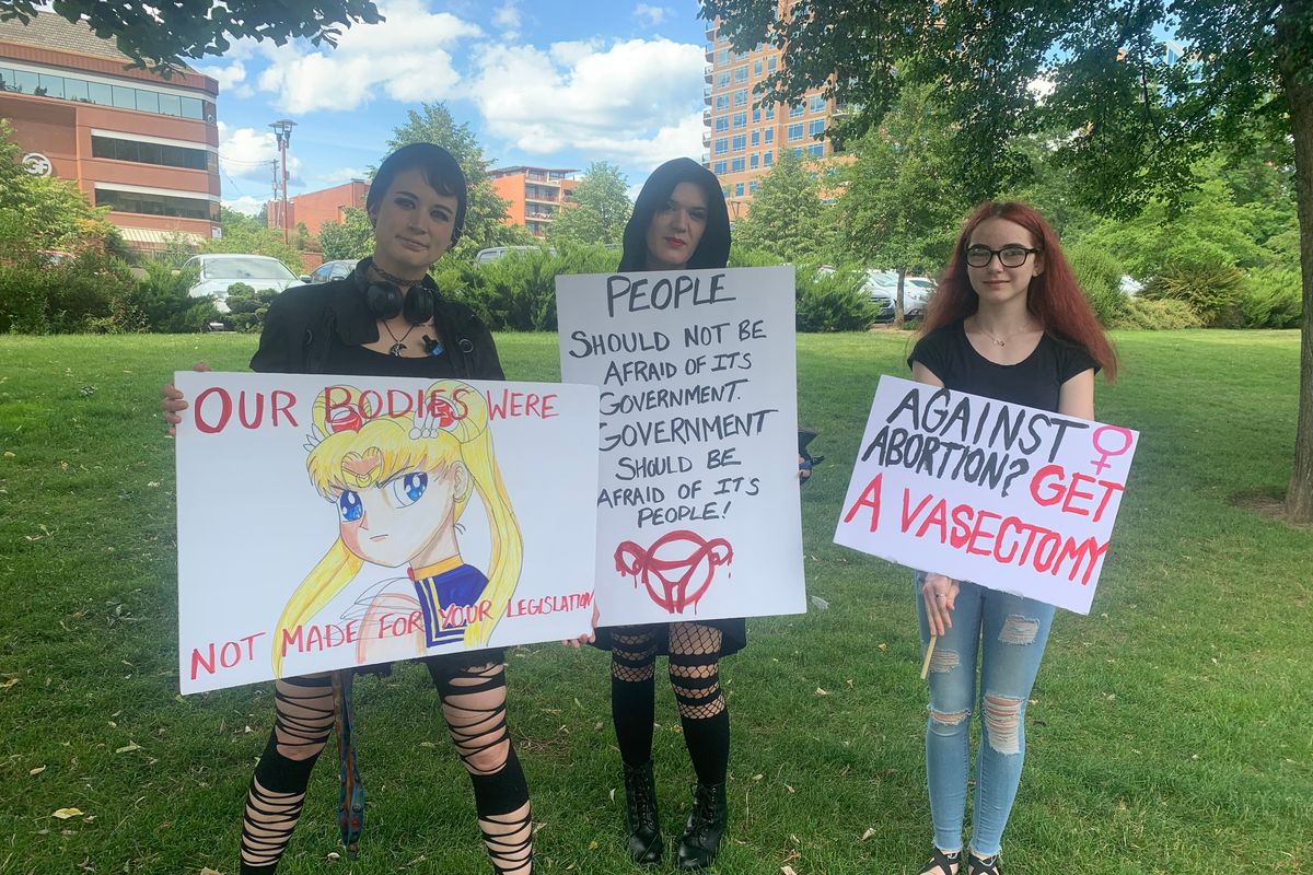 Sicilia Smith (to the left) and friends heading to the Roe v Wade protest   (Jase Picanso/Spokesman Review)
