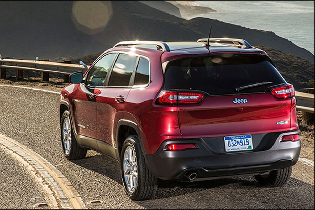 The new Cherokee offers a choice of engines and 4WD systems. The base 2.4-liter four-cylinder engine makes 184 hp and 171 pound-feet of torque. An optional 3.2-liter V-6 is rated 271 hp and 239 lb-ft of torque. (Jeep)