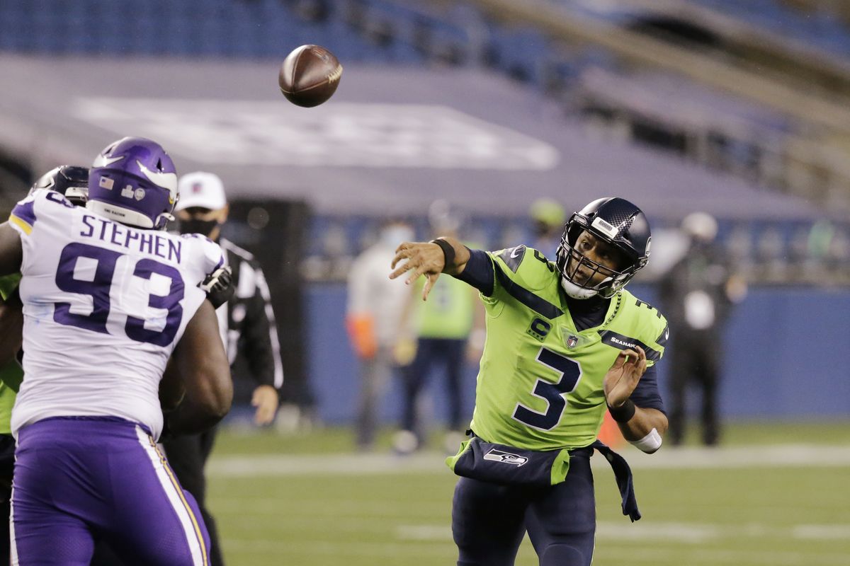 Late Russell Wilson magic gives Seahawks 27-26 win over Vikings