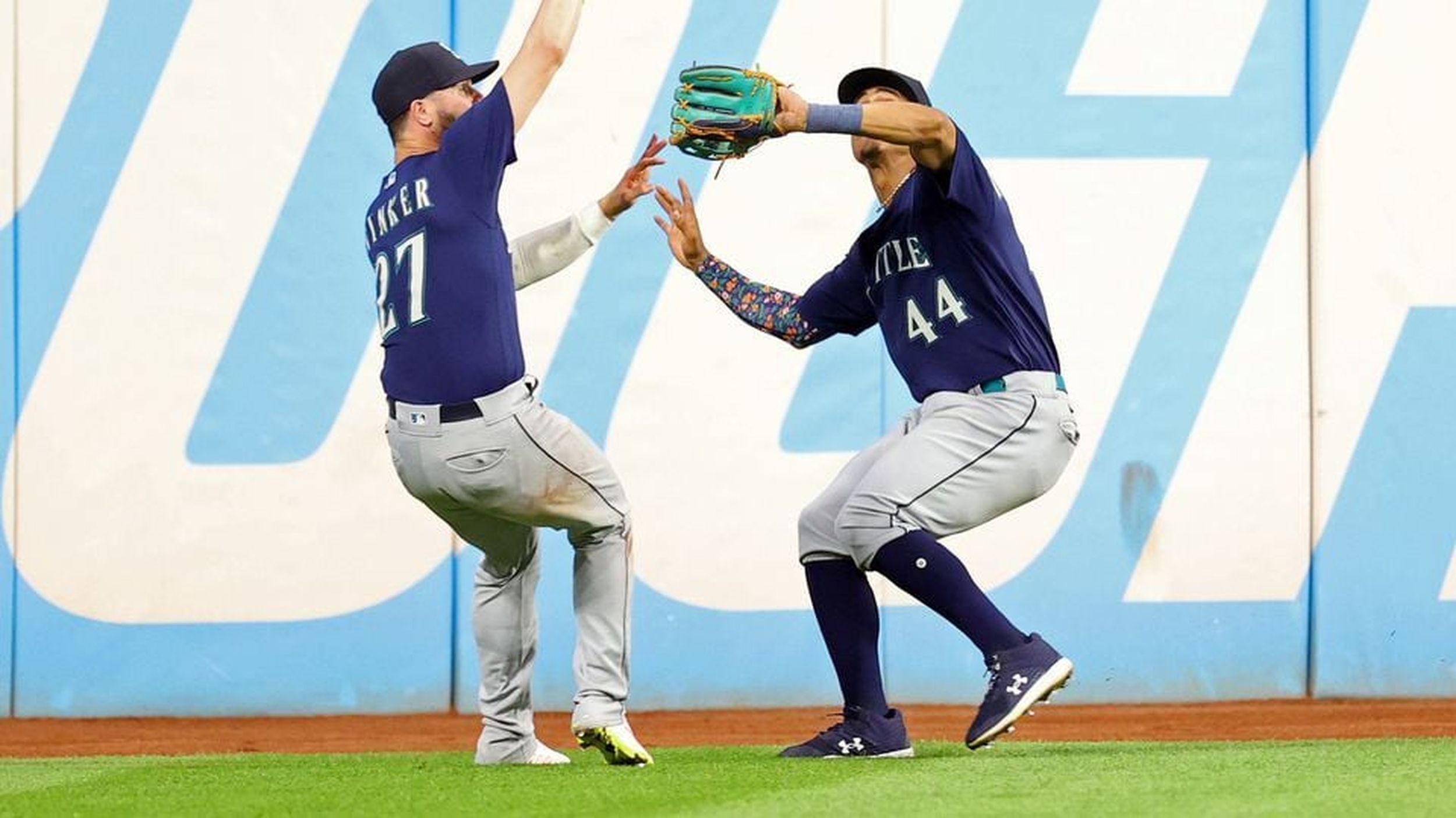 Jesse Winker's day off raises questions about struggles, future Mariners  lineups