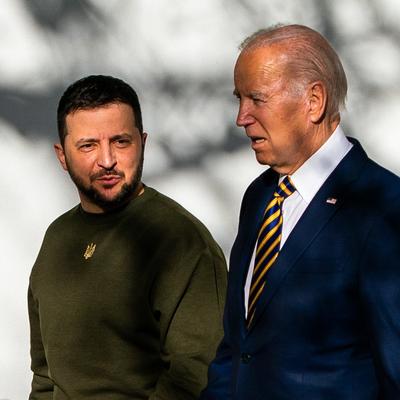 Ukrainian President Volodymyr Zelenskyy, left, and President Joe Biden at the White House in Washington, D.C., on Dec. 21.  (Demetrius Freeman/The Washington Post)