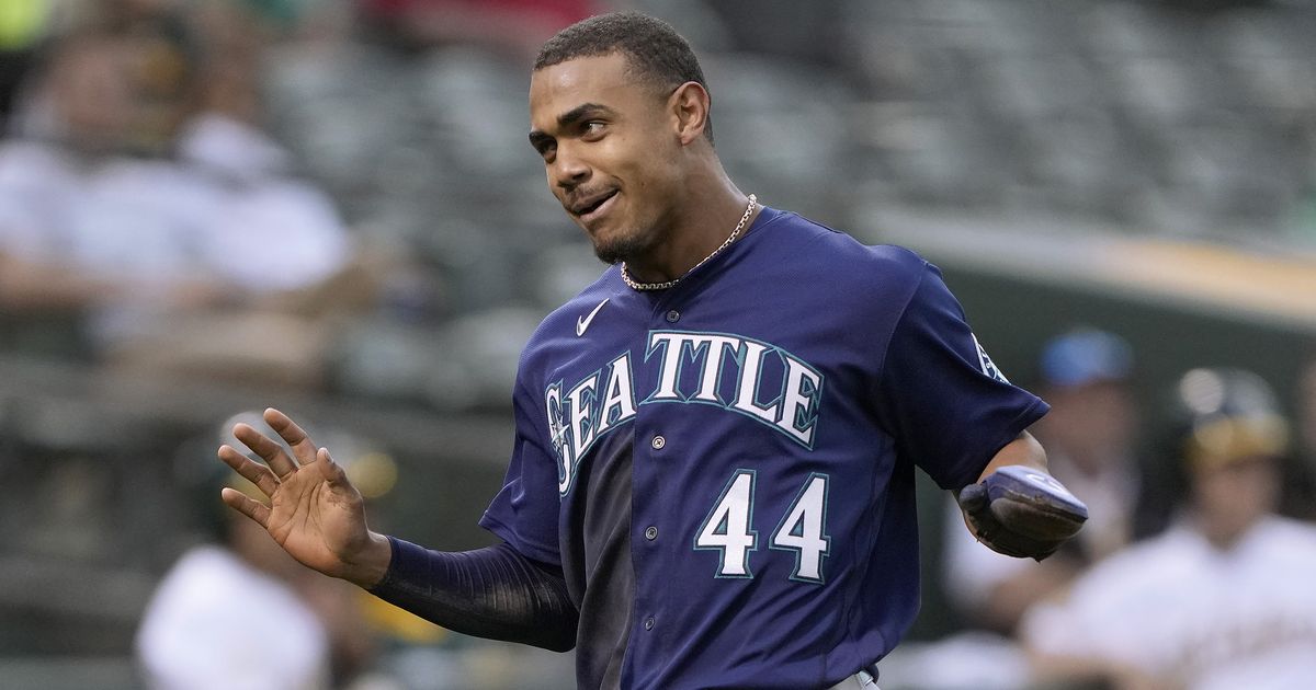 Mariners star Julio Rodriguez honored with custom Huskies jersey before  highly-anticipated Washington vs. Oregon college football game