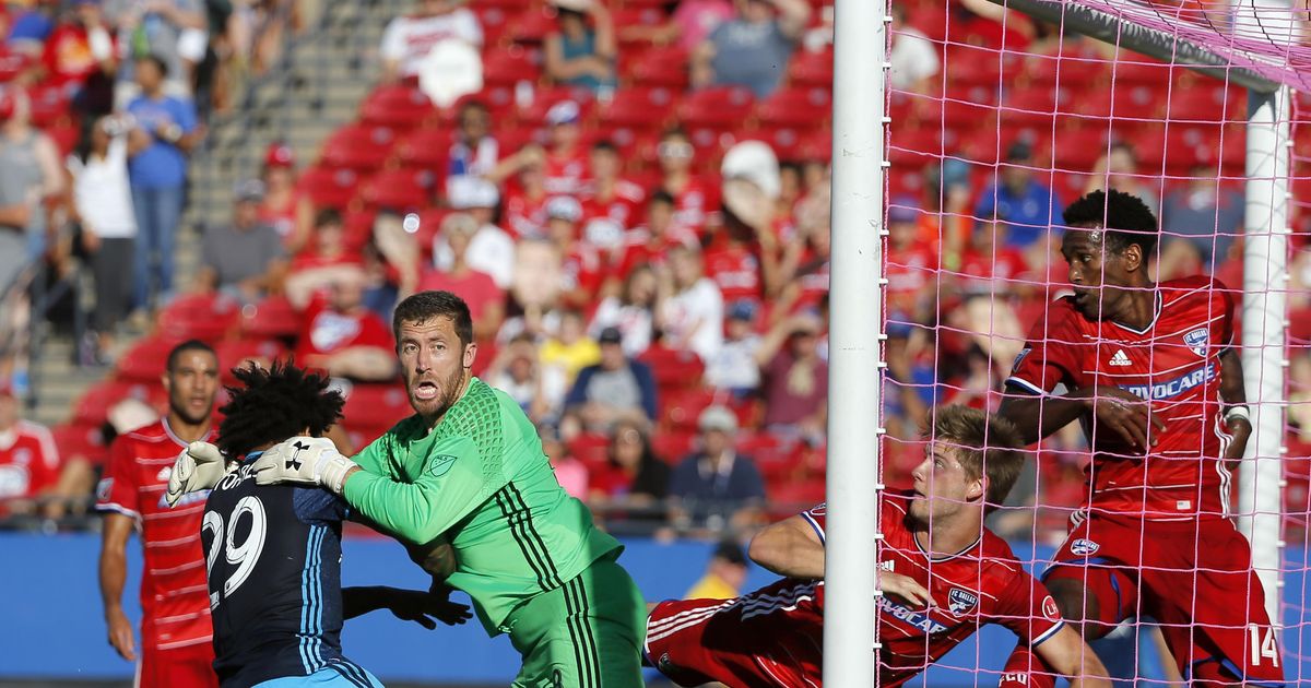 FC Dallas Signs Forward Carlos Ruiz