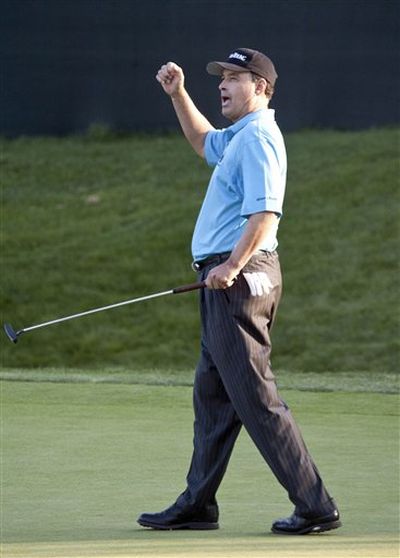 Loren Roberts reacts to the birdie putt on 18 that gave him a one-stroke victory over Mark O'Meara in the Champions Tour's Boeing Classic golf tournament Sunday, Aug. 30, 2009, in Snoqualmie, Wash.  (Dean Rutz / AP Photo/The Seattle Times)