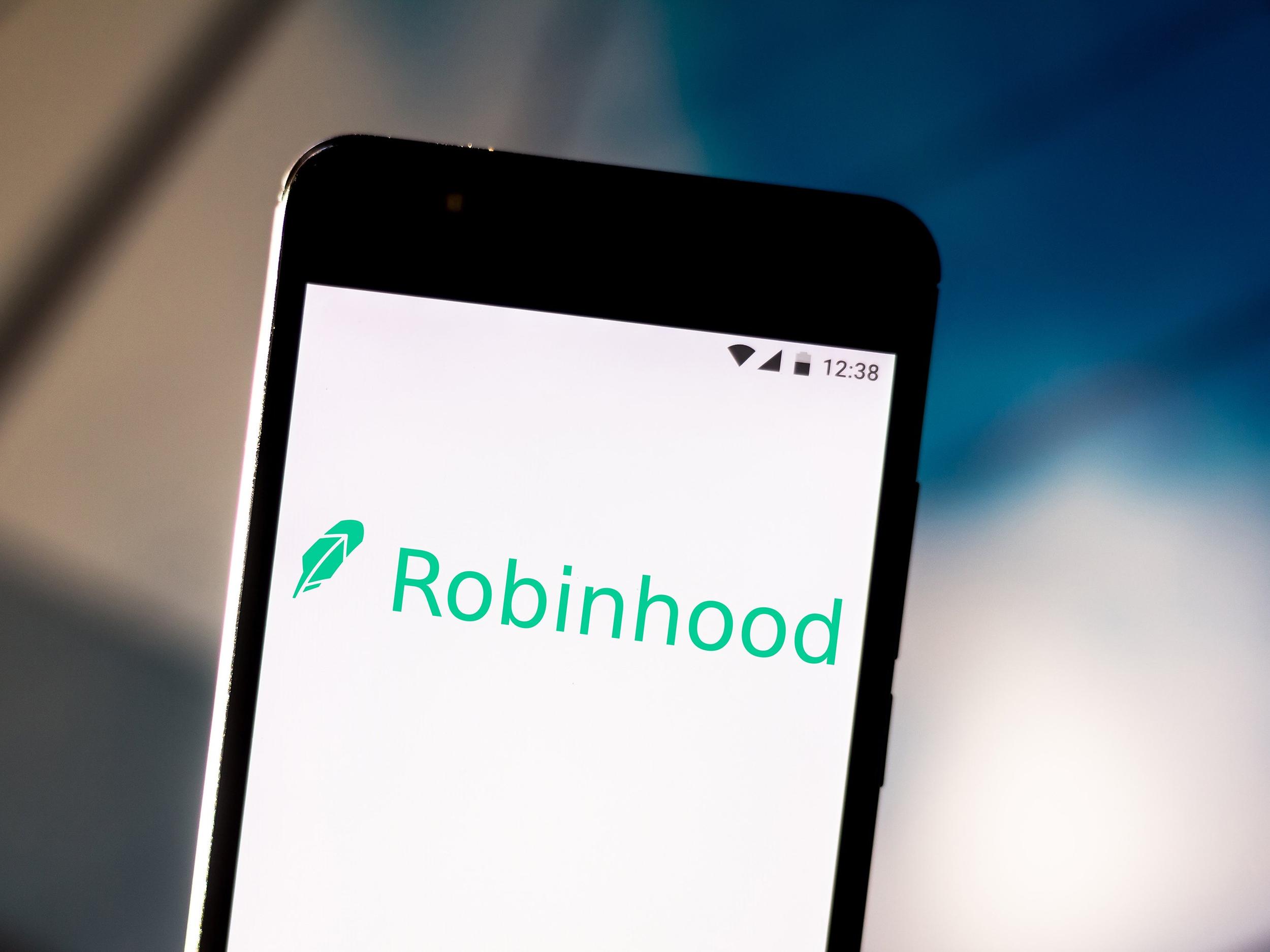 SEC warns Robinhood that its crypto business faces lawsuit