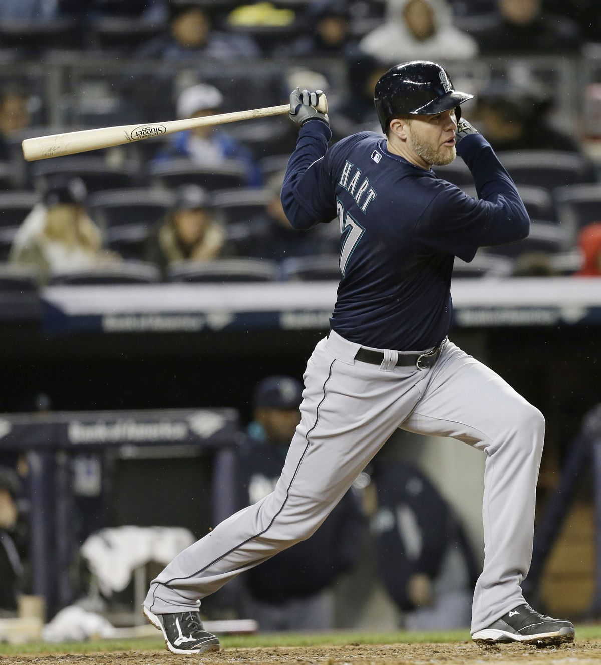 Corey Hart’s two-out, two-run double gave Seattle 3-2 lead in the fifth inning. (Associated Press)