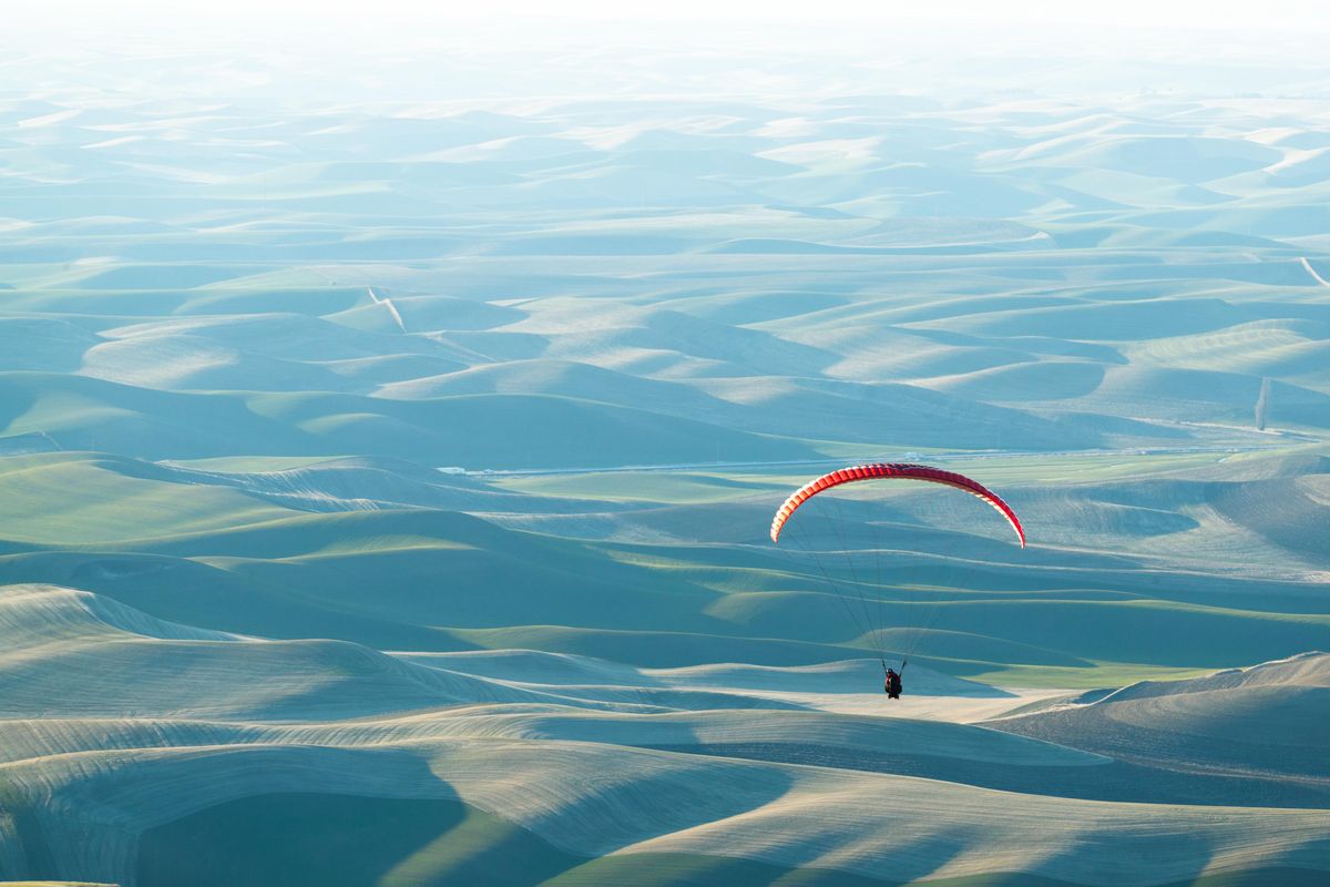 Darrell and Nathan Anglen flying tandem at Steptoe Butte in 2018. Nathan is working to become an instructor. (Ben Herndon / Courtesy)