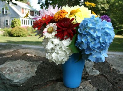 Arrangements made from flowers bought at farmers’ market can have a vibrant, relaxed feel. Special to  (MEGAN COOLEY Special to / The Spokesman-Review)
