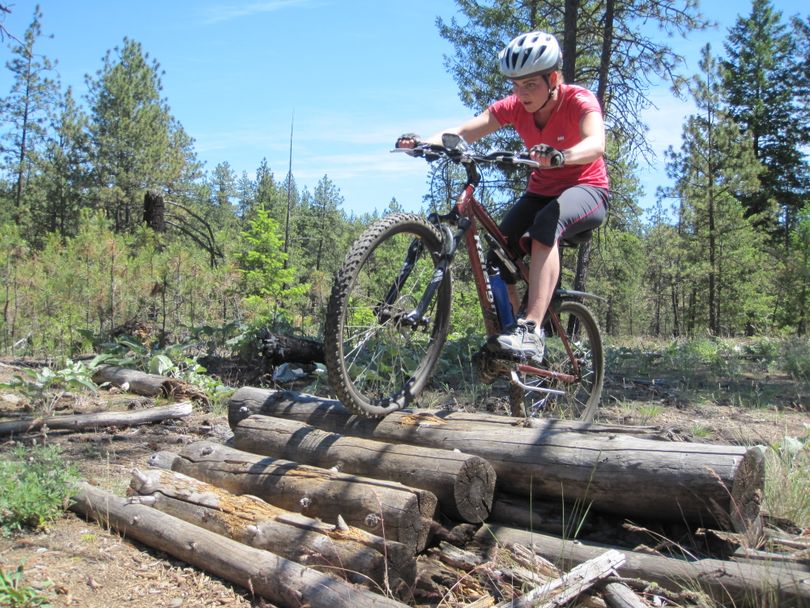 A participant rides a skills station in the Spokane Mountaineers Mountain Biking Skills Clinic. (Diana Roberts)
